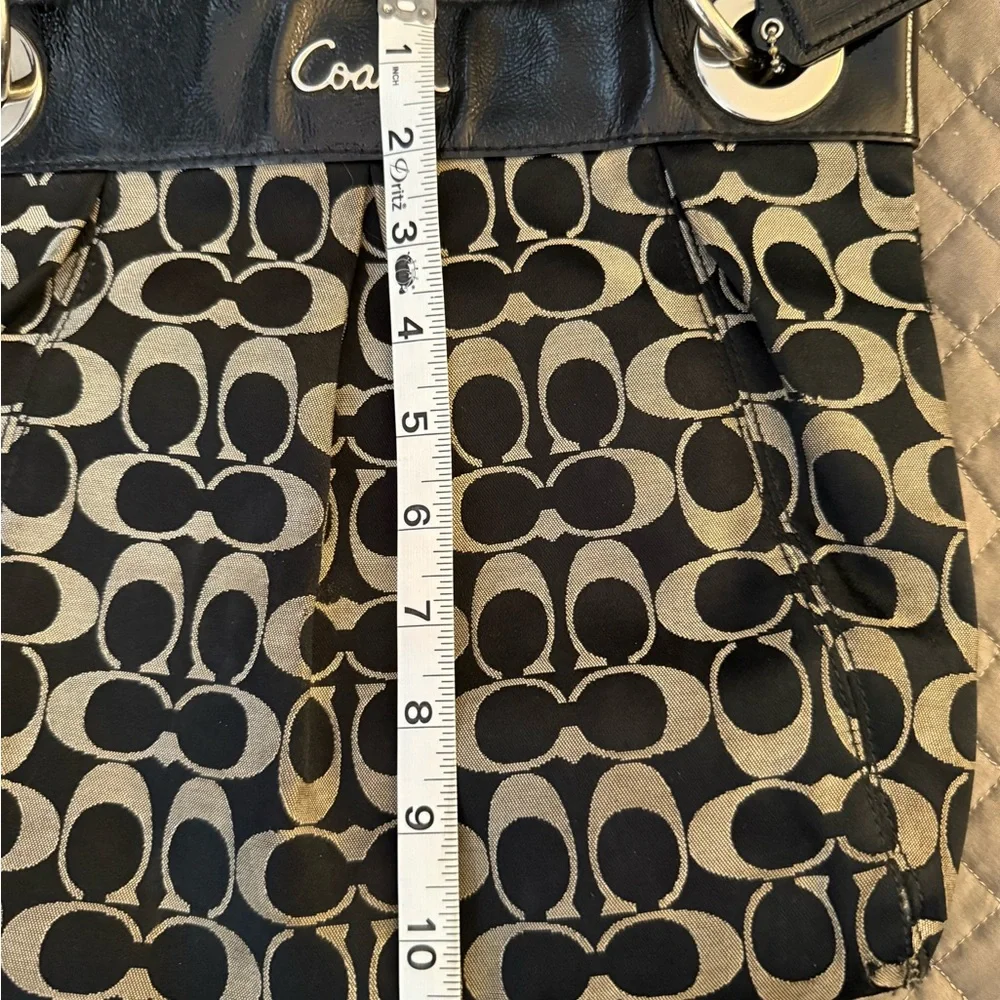 Coach Black and Cream Signature Canvas Shoulder Bag/Ashley Hippie